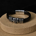 Pulsera de Cuero Clásica de Dos Tonos con Cruz Santa y Diseño Trenzado