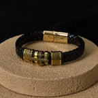 Pulsera de Cuero Clásica de Dos Tonos con Cruz Santa y Diseño Trenzado