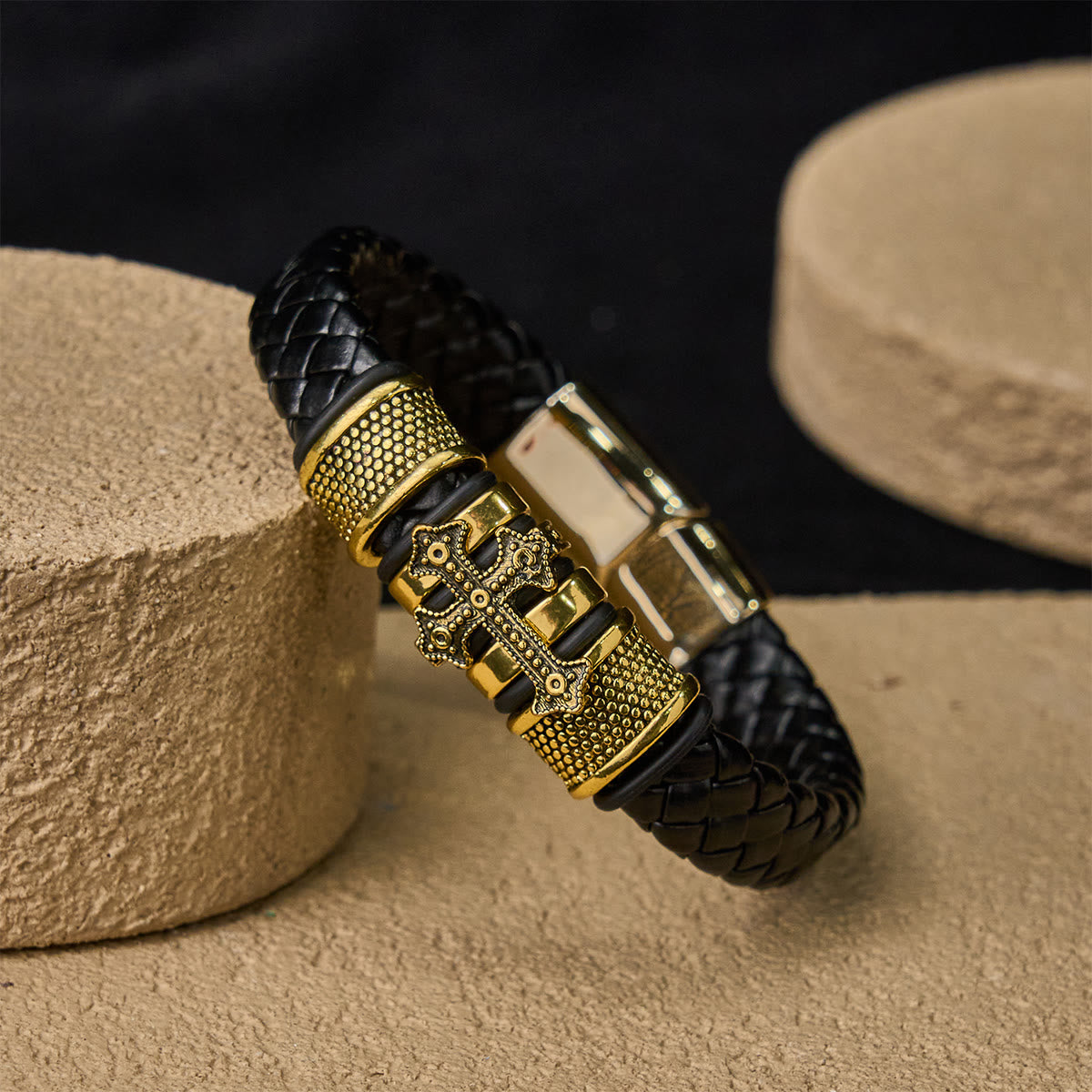 Pulsera de Cuero Clásica de Dos Tonos con Cruz Santa y Diseño Trenzado