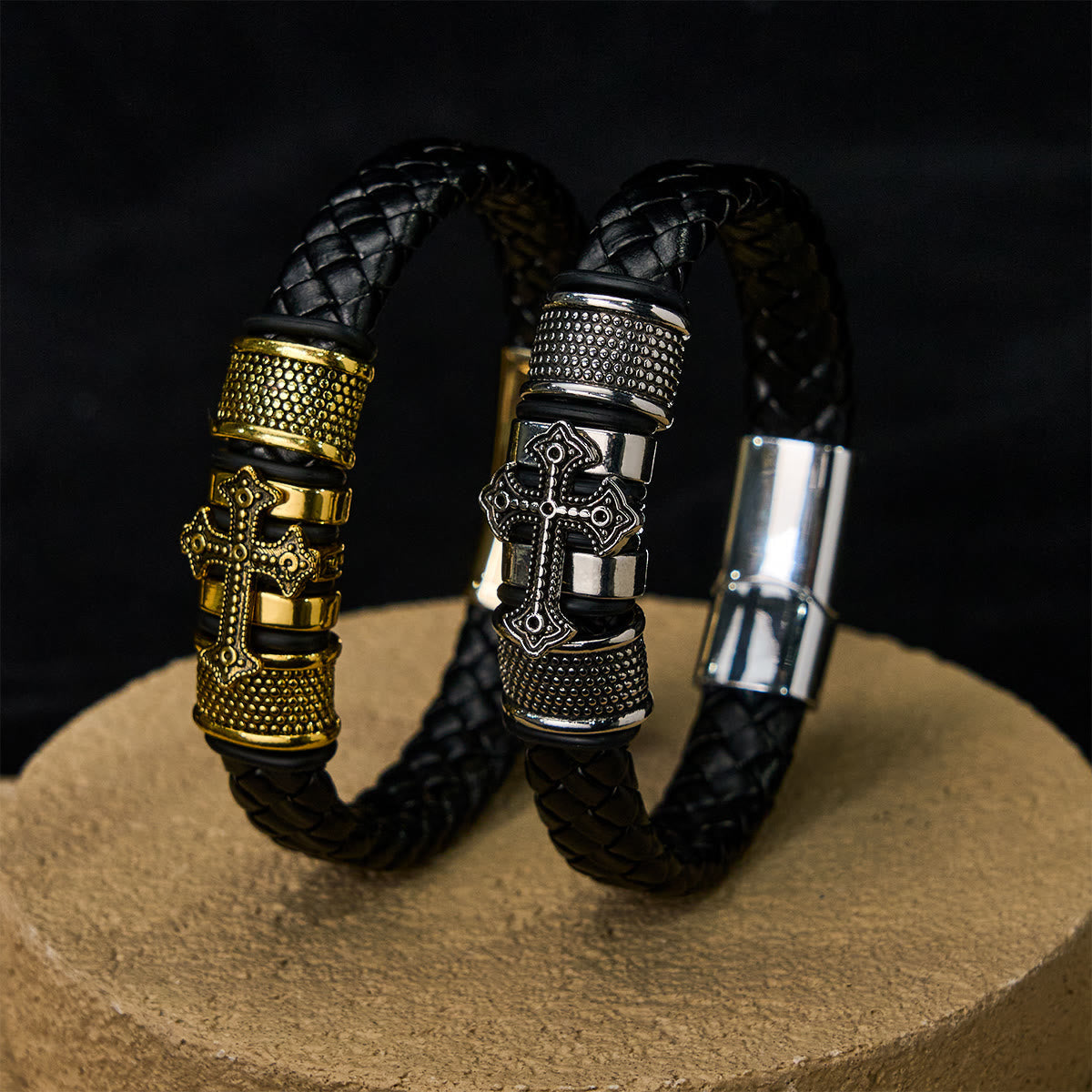 Pulsera de Cuero Clásica de Dos Tonos con Cruz Santa y Diseño Trenzado