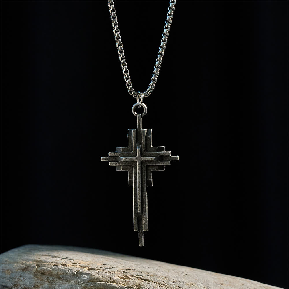 Collar de Cruz de Aleación Estructurada: Joyería Moderna de Fe en Capas