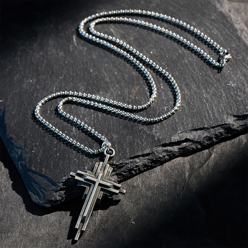 Collar de Cruz de Aleación Estructurada: Joyería Moderna de Fe en Capas