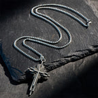Collar de Cruz de Aleación Estructurada: Joyería de Fe Moderna en Capas