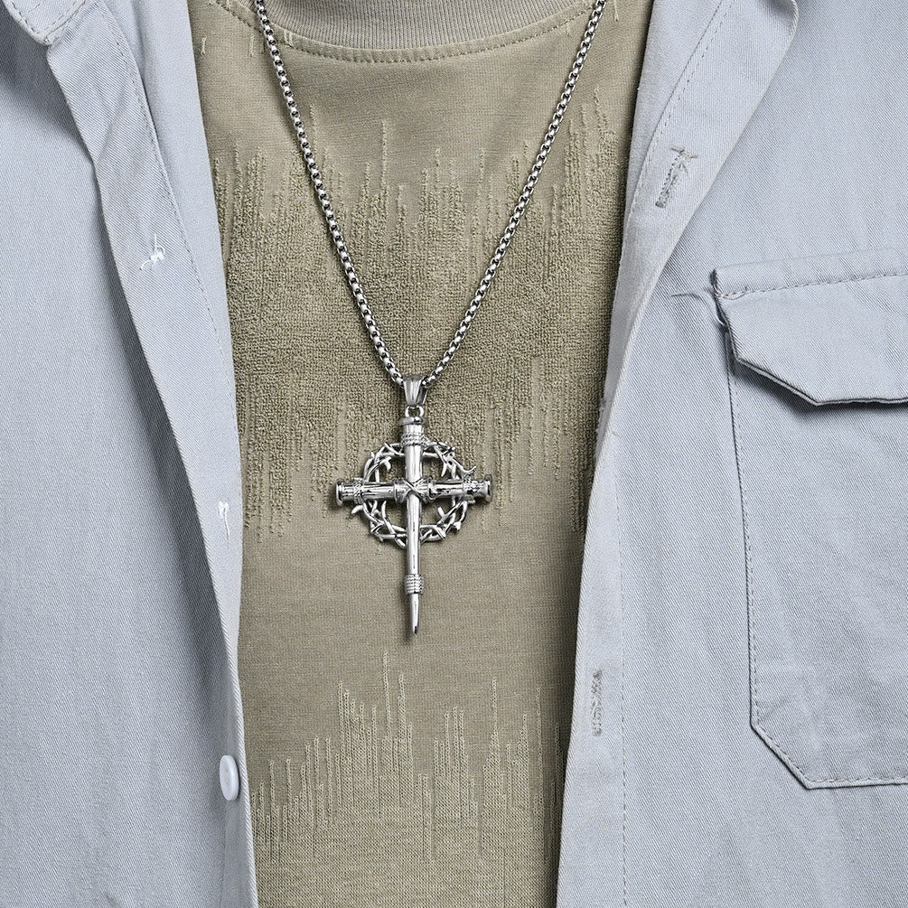 Collar de Cruz de Tres Estilos con Espinas: Recordatorio Silencioso de Su Redención