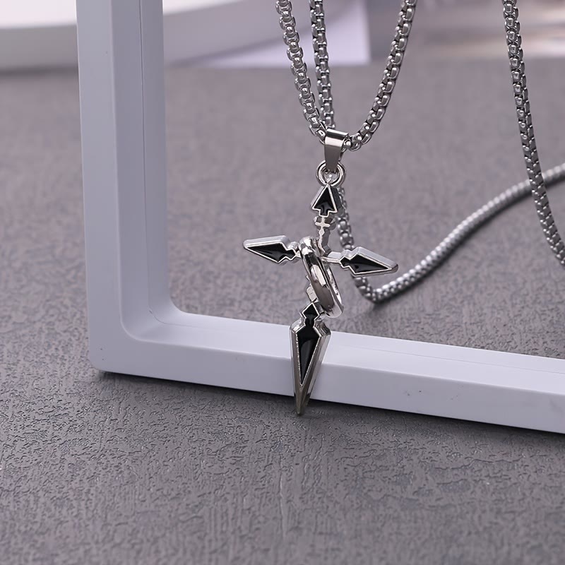 Collar de Metal Pulido con Cruz y Anillo Anidado: Recuerda Su Sujeción Duradera