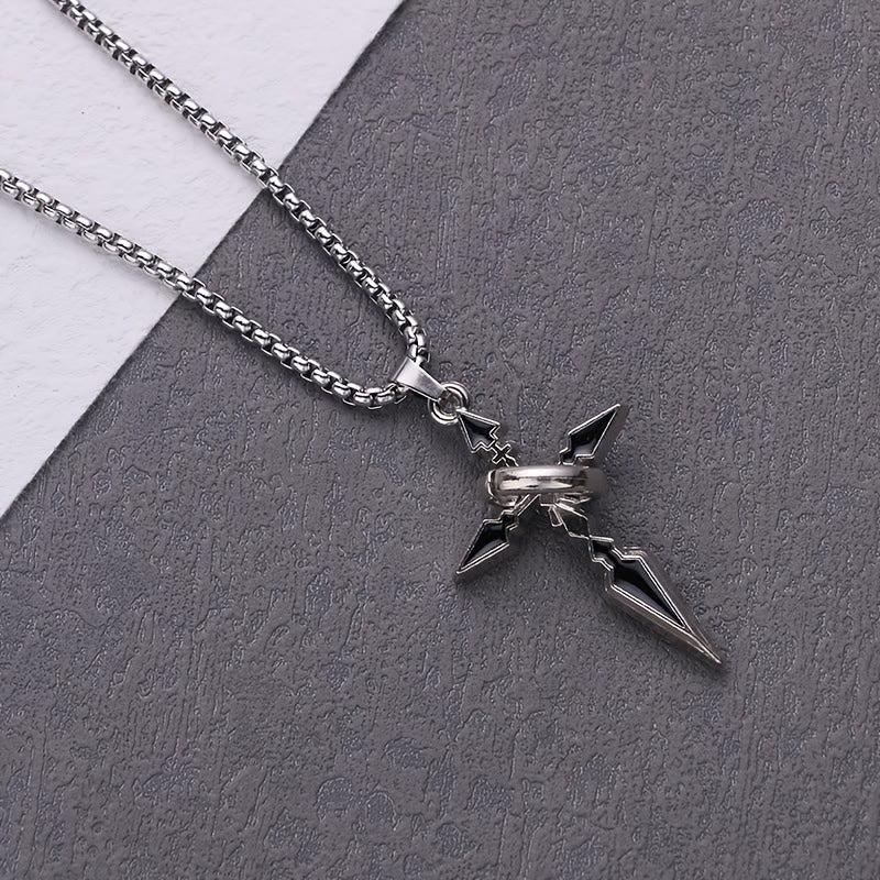 Collar de Metal Pulido con Cruz y Anillo Anidado: Recuerda Su Sujeción Duradera