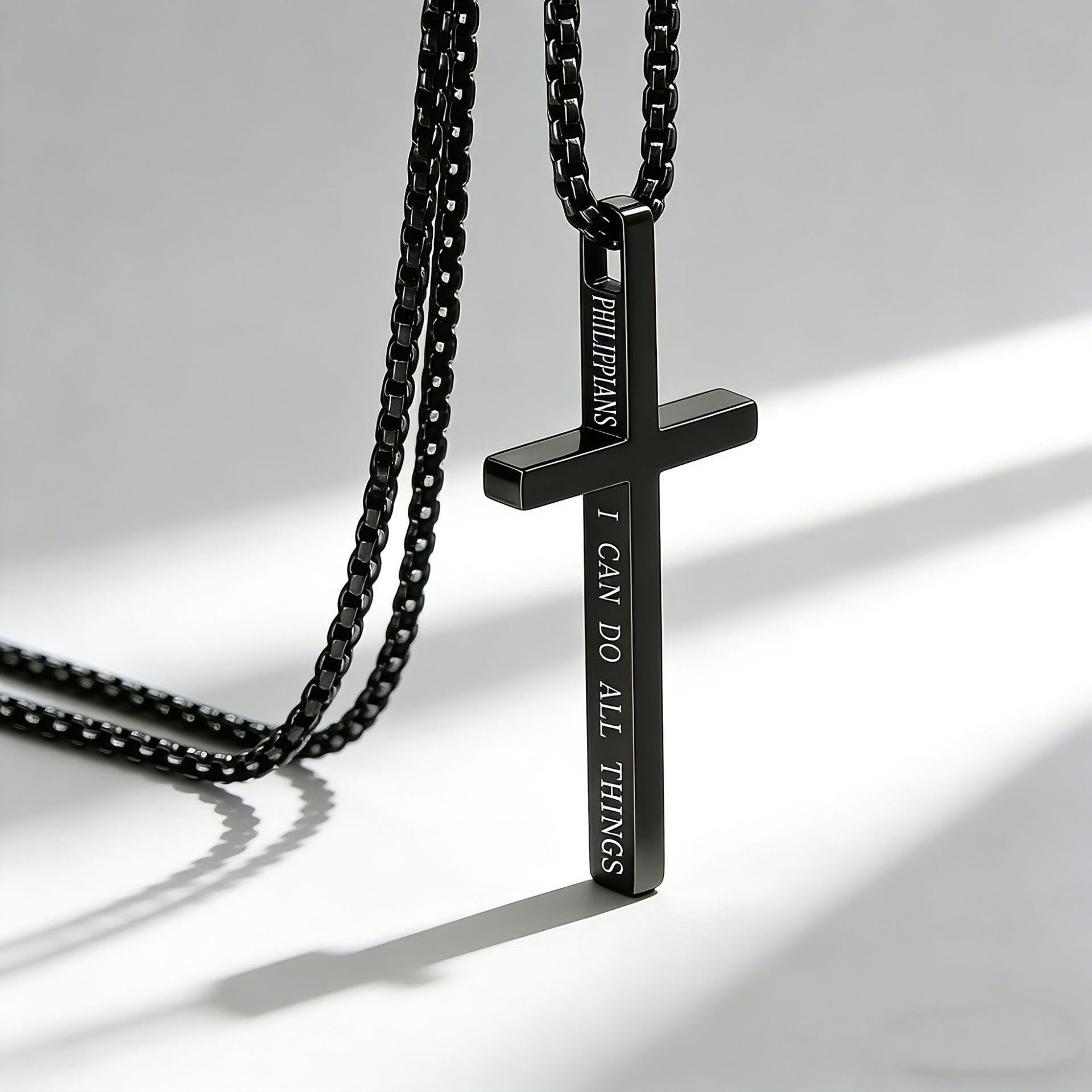 Collar de Cruz con Inscripción "Puedo Hacer Todas las Cosas": Recordatorio Elegante de Su Dulce Fuerza