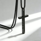 Collar de Cruz con Inscripción "Puedo Hacer Todas las Cosas": Recordatorio Estiloso de Su Ternura y Fuerza