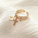 Anillo de Banda Capas con Charm de Cruz Brillante: Recuerda Su Paz Silenciosa