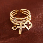 Anillo de Banda Capas con Charm de Cruz Brillante: Recuerda Su Paz Silenciosa