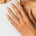 Anillo de Banda Capas con Charm de Cruz Brillante: Recuerda Su Paz Silenciosa