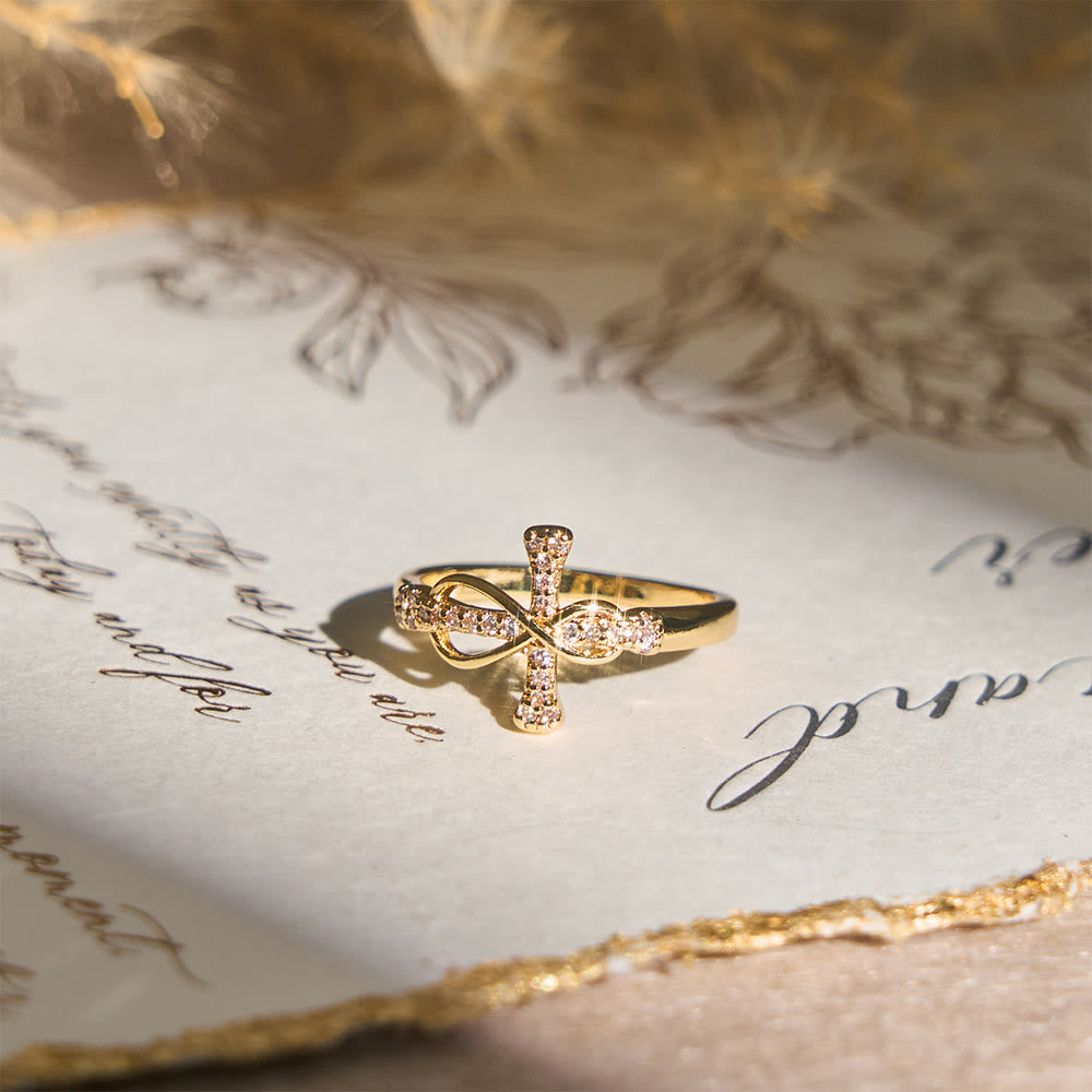 Anillo Cruz Mobius Dorado/Plateado: Lleva Su Gracia en el Uso Diario