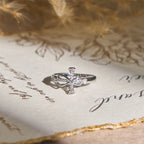 Anillo Cruz Mobius Dorado/Plateado: Lleva Su Gracia en el Uso Diario