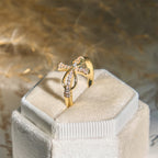 Anillo Cruz Mobius Dorado/Plateado: Lleva Su Gracia en el Uso Diario