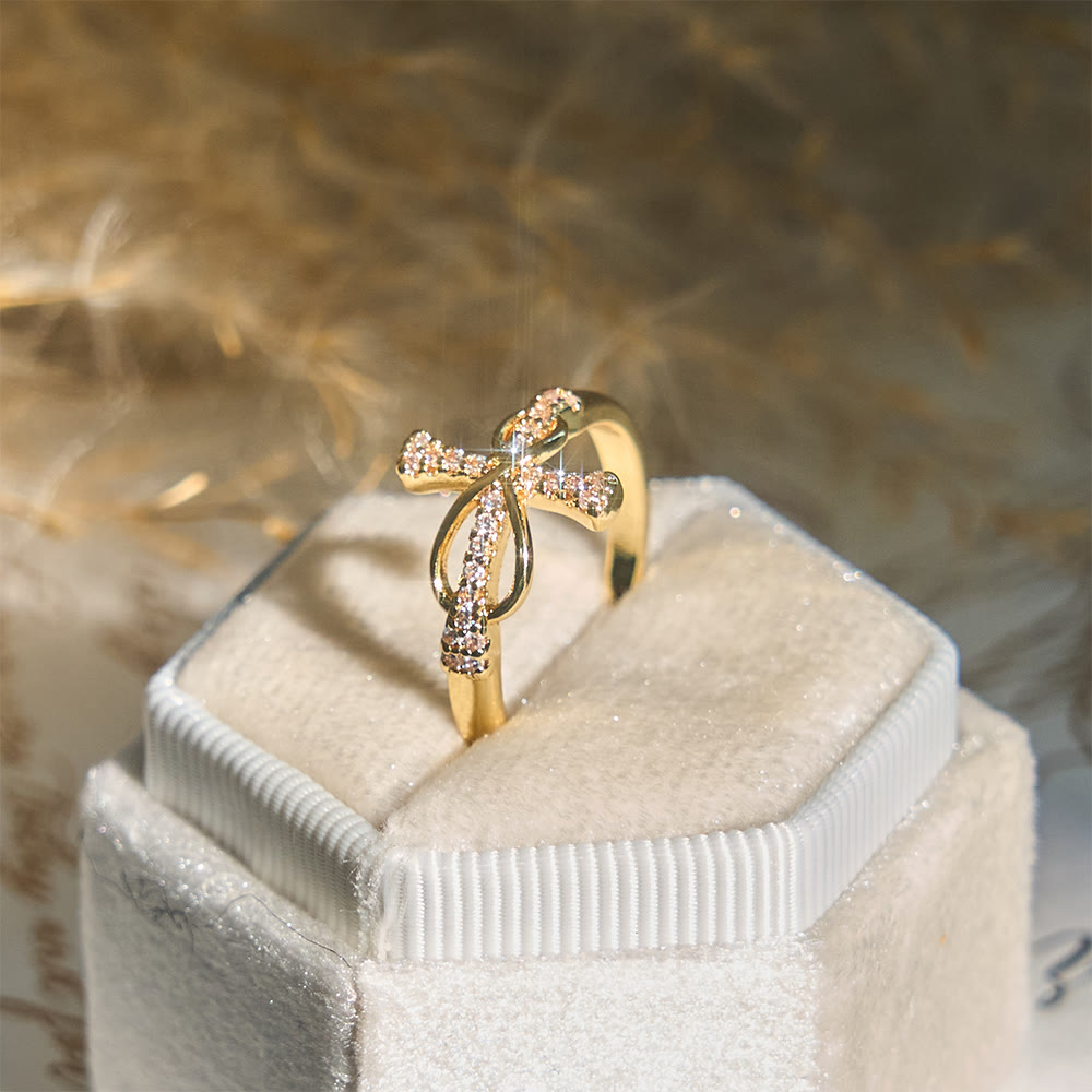 Anillo Cruz Mobius Dorado/Plateado: Lleva Su Gracia en el Uso Diario