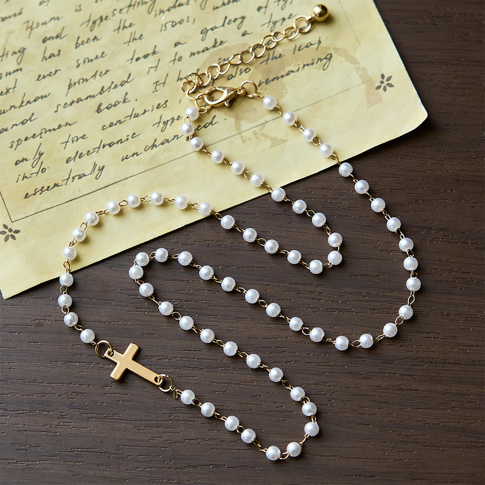 Collar de Perlas Blancas con Cruz: Devoción Elegante y Gracia Fiel