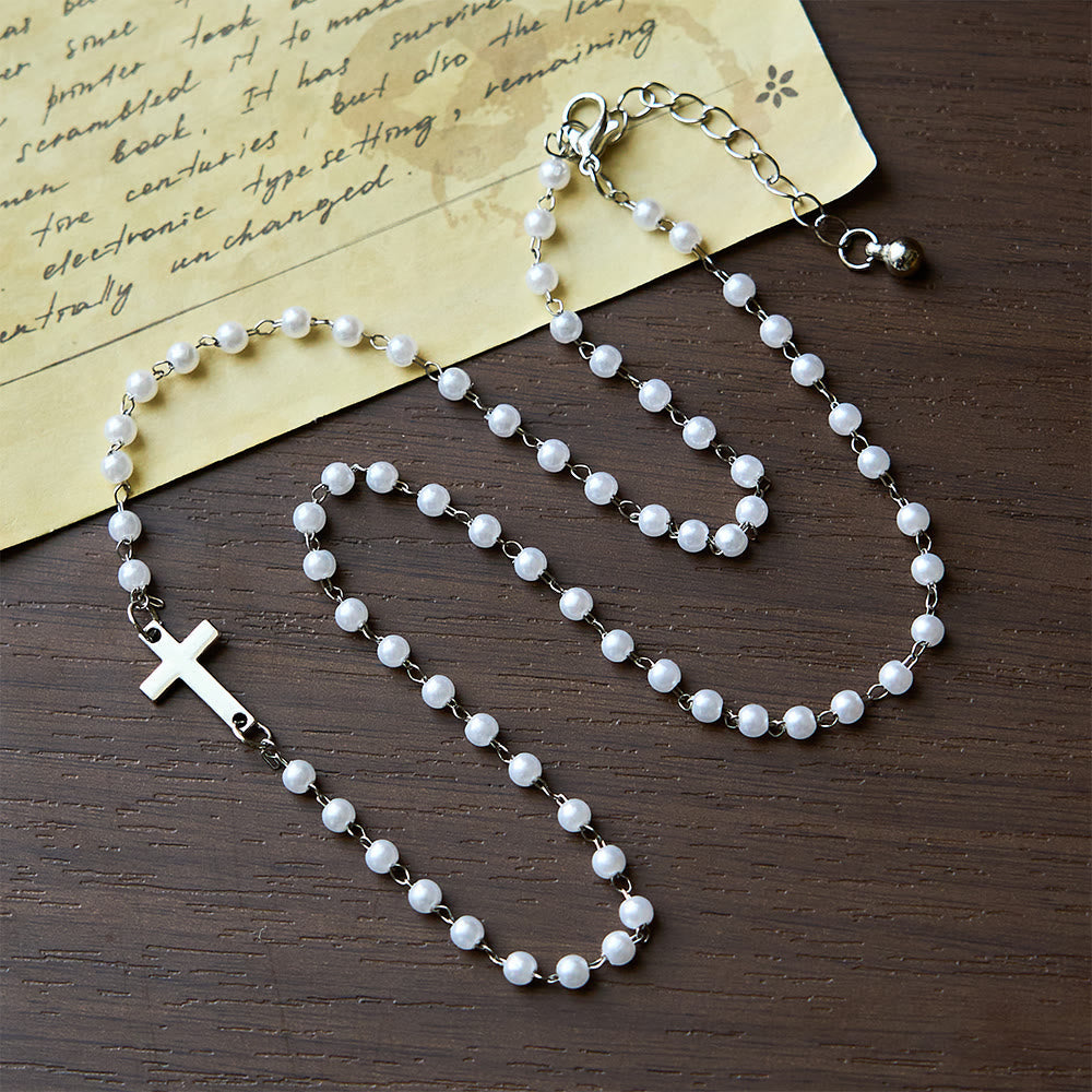 Collar de Perlas Blancas con Cruz: Devoción Elegante y Gracia Fiel