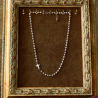 Collar de Perlas Blancas con Cruz: Devoción Elegante y Gracia Fiel