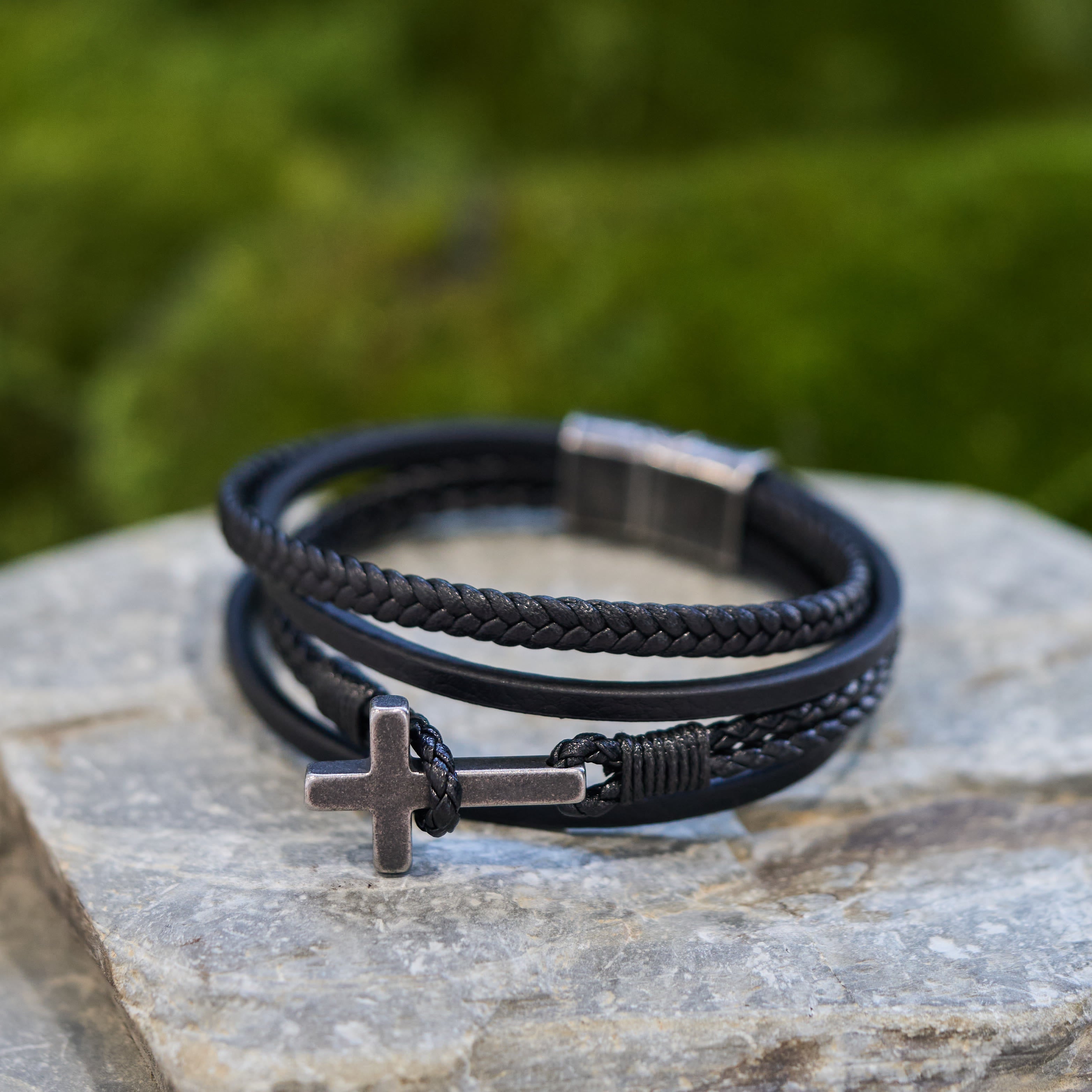 Pulsera de Moda de Acero Inoxidable en Tres Colores y Cuero Trenzado