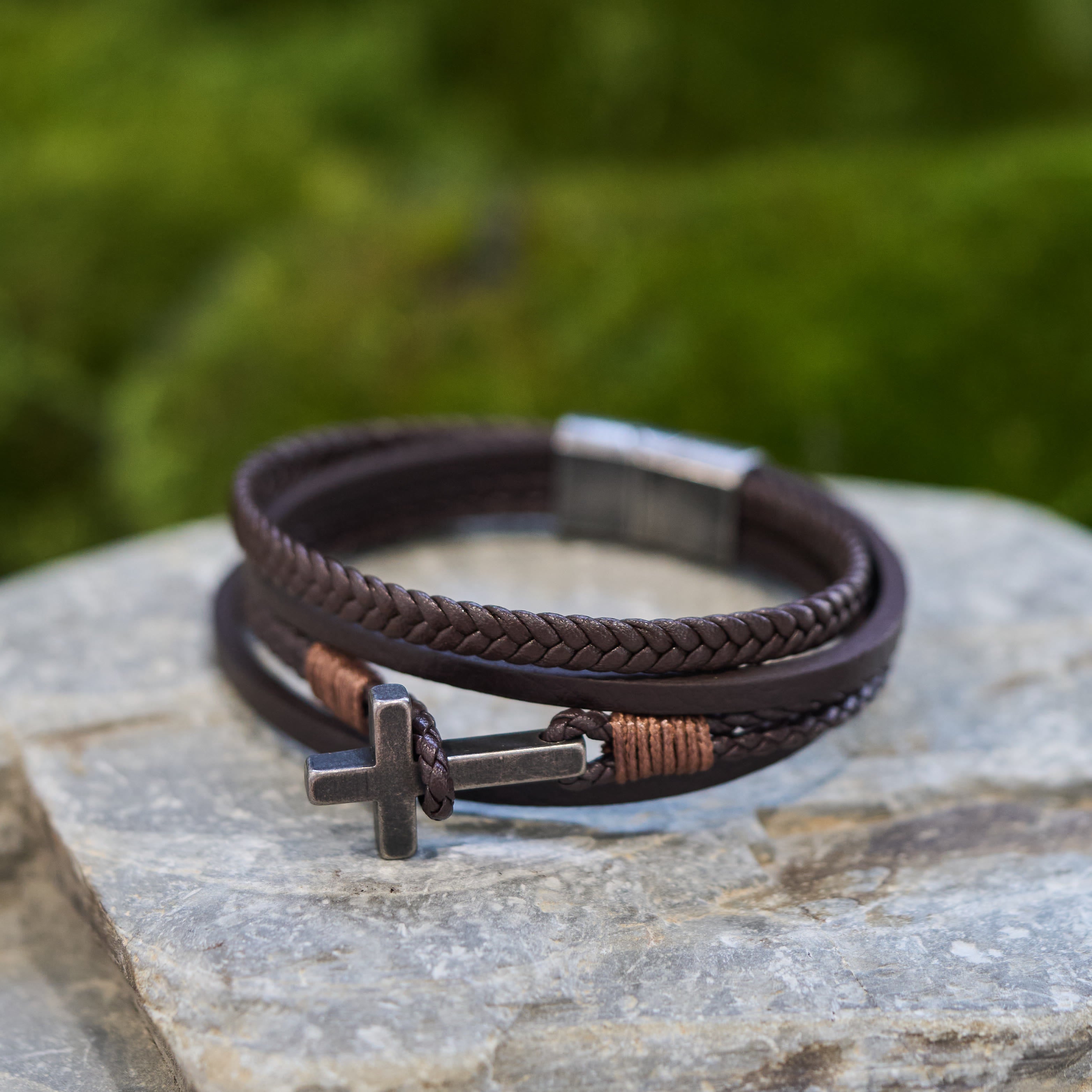 Pulsera de Moda de Acero Inoxidable en Tres Colores y Cuero Trenzado