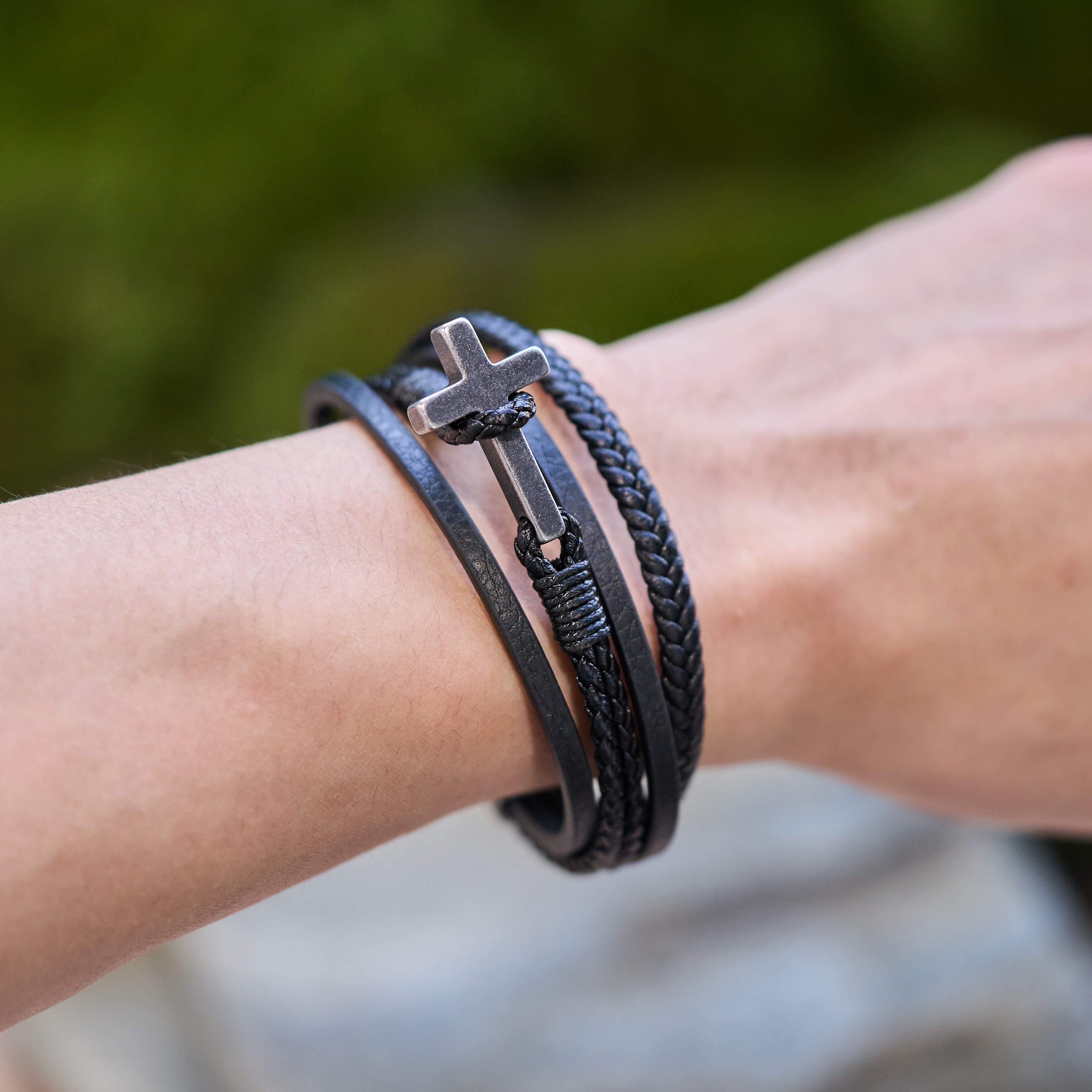 Pulsera de Moda de Acero Inoxidable en Tres Colores y Cuero Trenzado