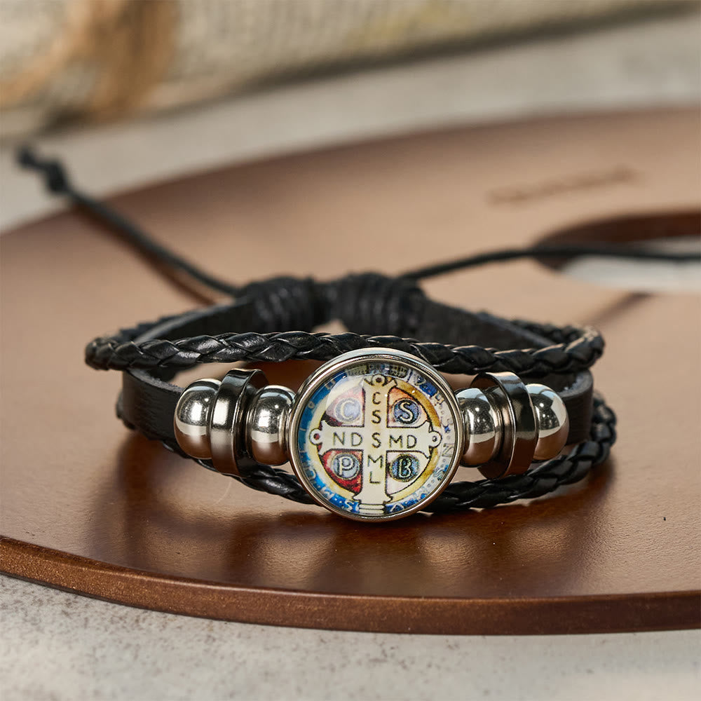 Pulsera Ajustable Multicolor de San Benito: Un Símbolo Contra la Negatividad y el Miedo