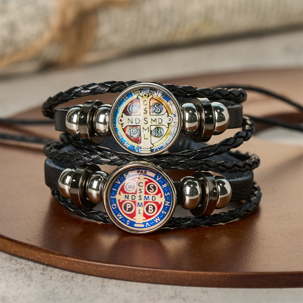 Pulsera Ajustable Multicolor de San Benito: Un Símbolo Contra la Negatividad y el Miedo