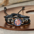 Pulsera Ajustable Multicolor de San Benito: Un Símbolo Contra la Negatividad y el Miedo