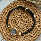 Pulsera Ajustable de Cuerda Negra con Medalla de San Benito