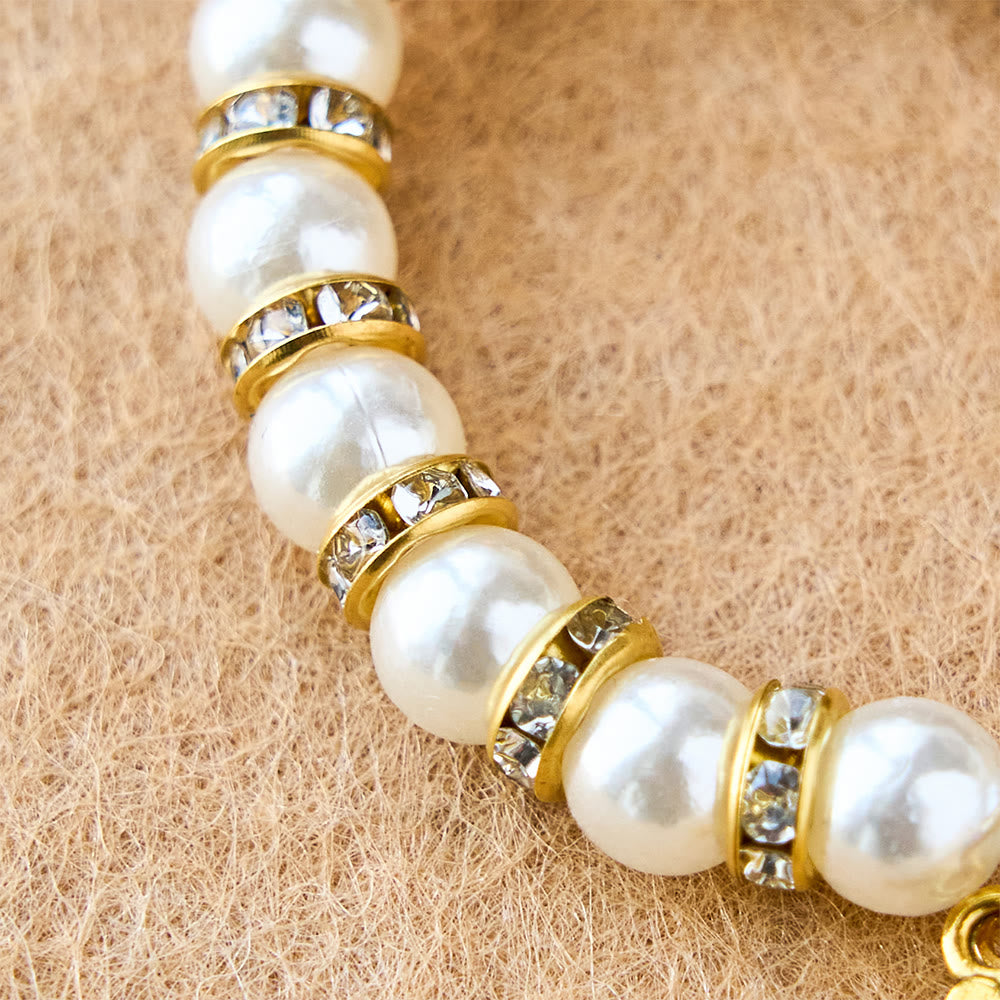 Pulsera de Perlas Moderna con Medalla Milagrosa Dorada y Tarjeta de Bendición: Comunión Opulenta
