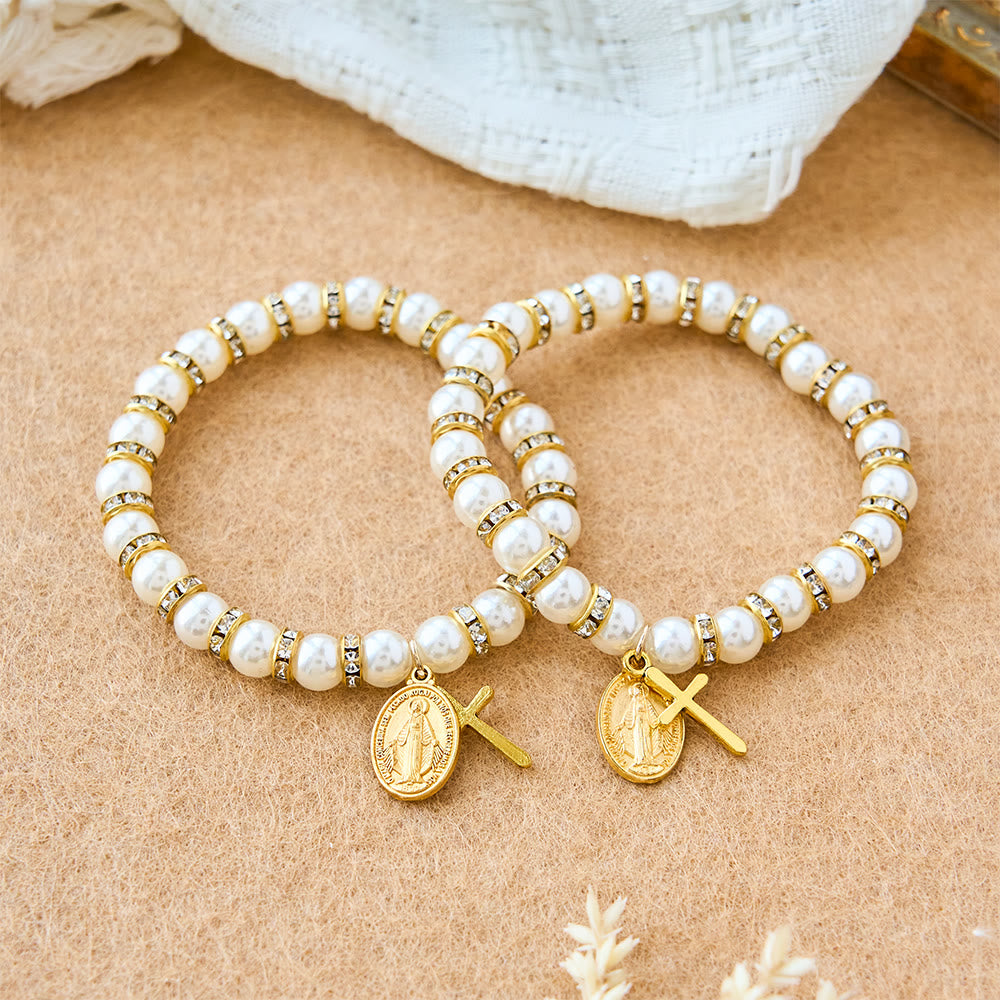 Pulsera de Perlas Moderna con Medalla Milagrosa Dorada y Tarjeta de Bendición: Comunión Opulenta