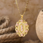 Collar Ovalado de Rosa con Acento de Nuestra Señora: Un Recordatorio Diario de Su Intercesión