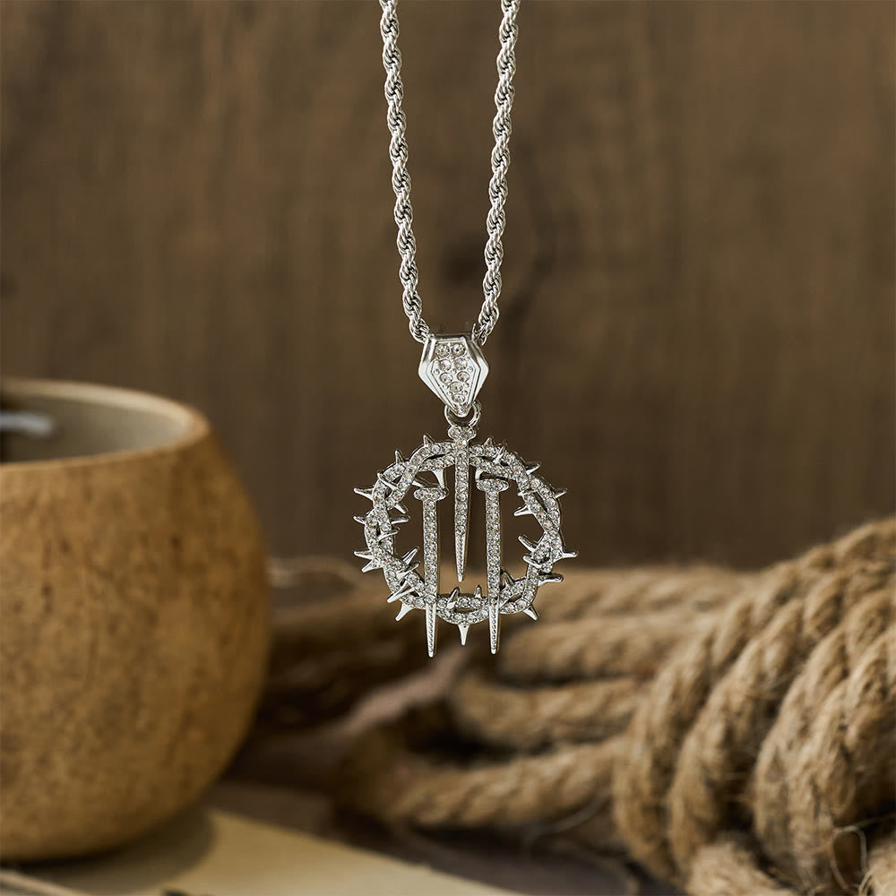 Collar de Cadena de Cuerda con Corona de Espinas y Clavos: Un Símbolo de Sacrificio Redentor