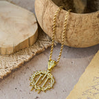 Collar de Cadena de Cuerda con Corona de Espinas y Clavos: Un Símbolo de Sacrificio Redentor