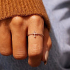 Anillo de Cruz con Circonitas: Devoción Atemporal en Oro, Plata y Oro Rosa