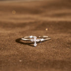 Anillo de Cruz con Circonitas: Devoción Atemporal en Oro, Plata y Oro Rosa