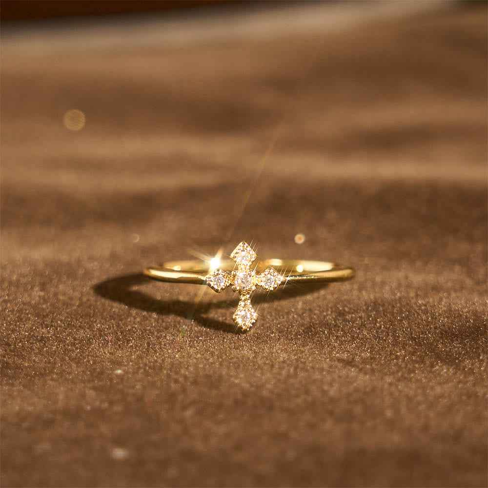 Anillo de Cruz con Circonitas: Devoción Atemporal en Oro, Plata y Oro Rosa
