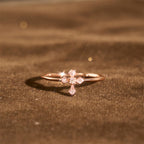 Anillo de Cruz con Circonitas: Devoción Atemporal en Oro, Plata y Oro Rosa