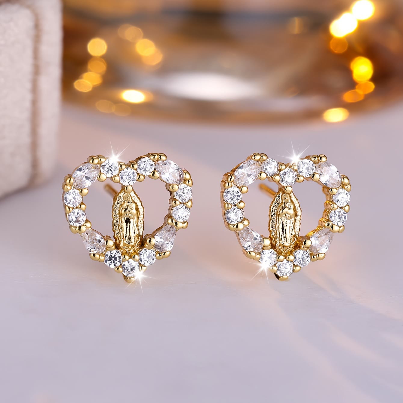 Pendientes de Stud en Forma de Corazón de Nuestra Señora: Estilos Coloridos de Circones y Brillantes Claros