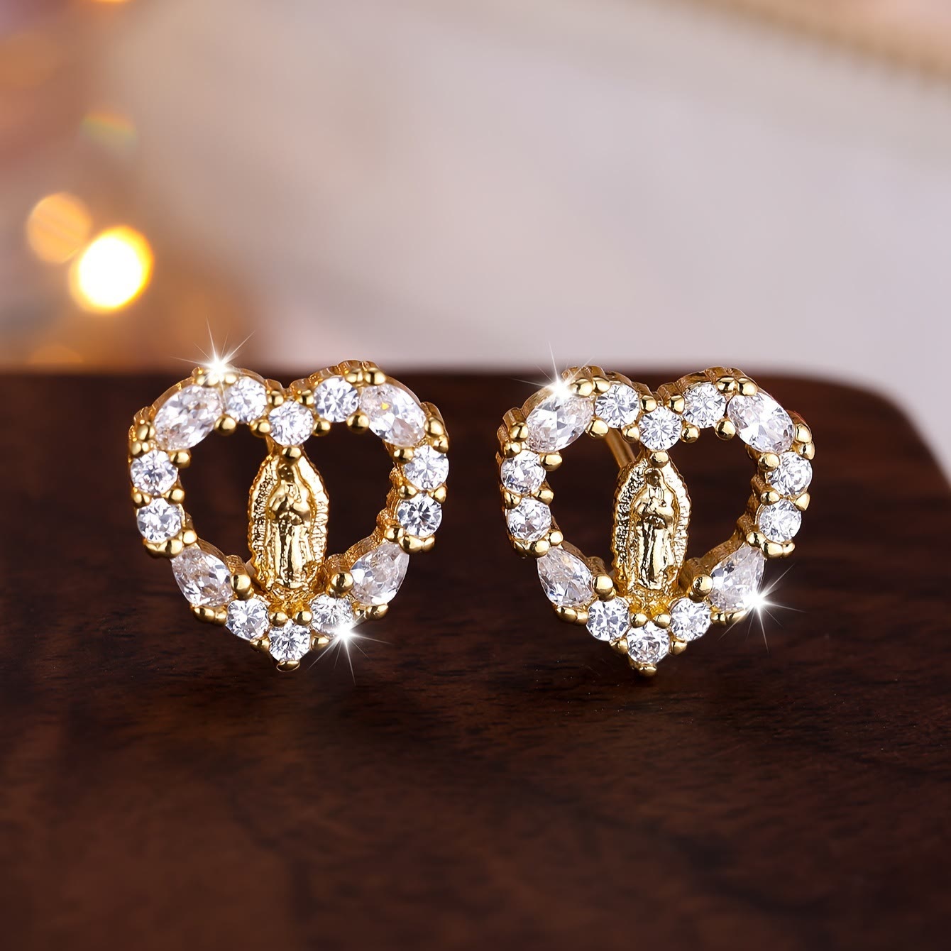 Pendientes de Stud en Forma de Corazón de Nuestra Señora: Estilos Coloridos de Circones y Brillantes Claros