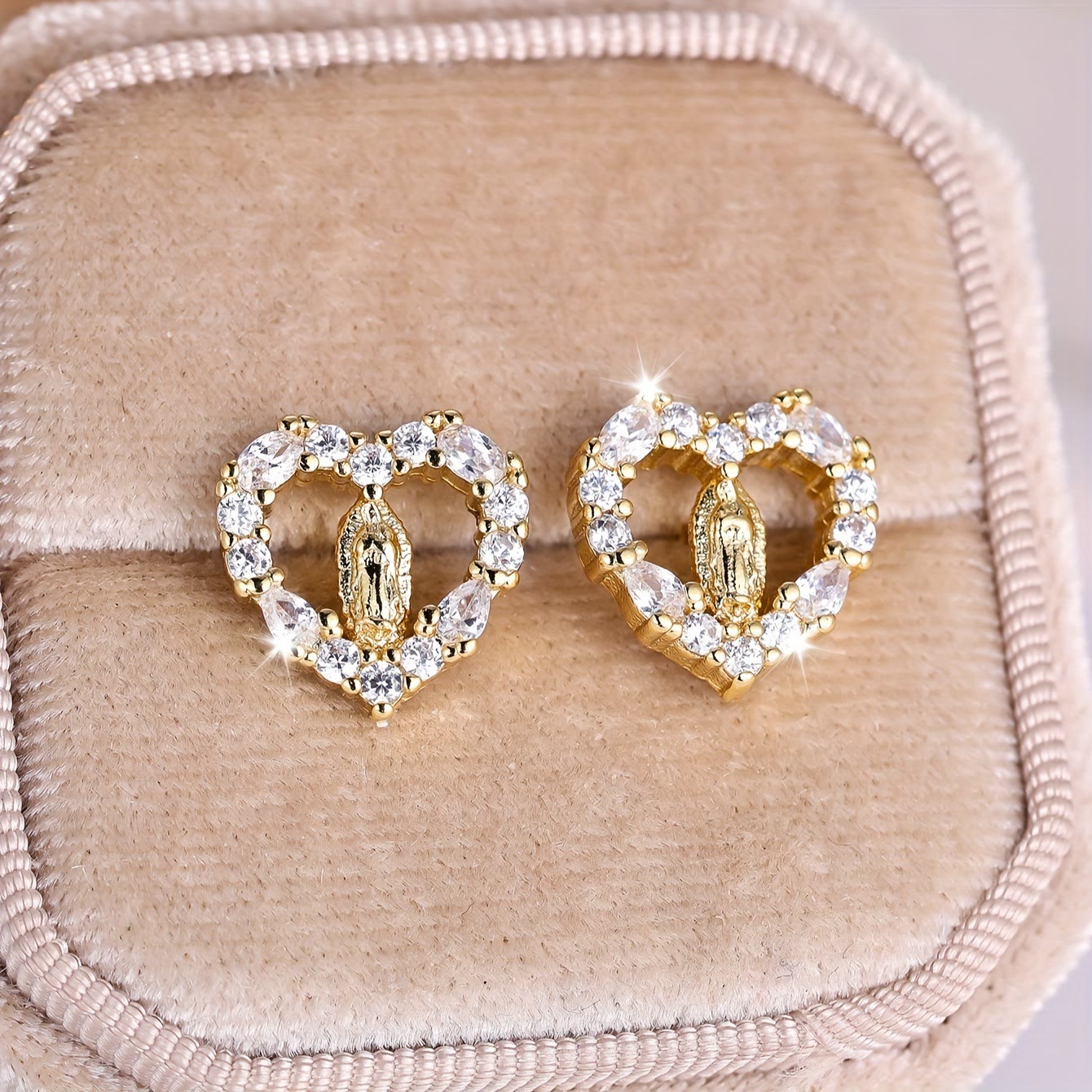 Pendientes de Stud en Forma de Corazón de Nuestra Señora: Estilos Coloridos de Circones y Brillantes Claros