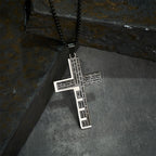 Collar Cruz del Padre Nuestro en Tres Colores: Un Símbolo Atemporal de lo Sagrado