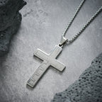Collar Cruz del Padre Nuestro en Tres Colores: Un Símbolo Atemporal de lo Sagrado