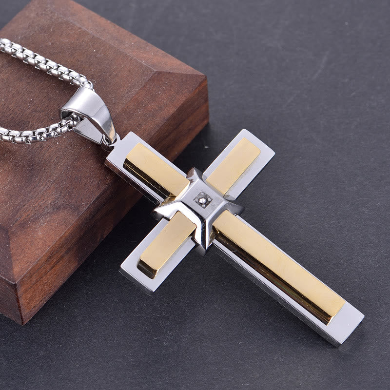 Collar con Colgante de Cruz en Capas: Símbolo de Fe y Gracia Eterna