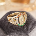 Anillo de Nuestra Señora con Diseño Floral y Circón: Elegante Recordatorio de Fe Inquebrantable