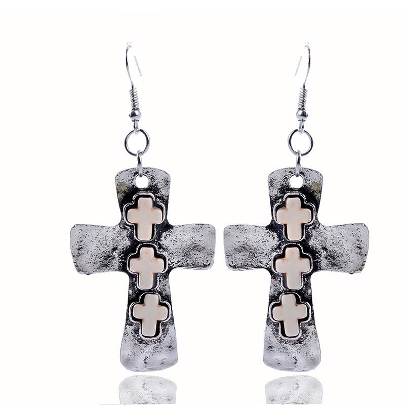 Pendientes Texturizados de Tres Cruces con Incrustaciones de Piedra: Símbolo de Fe y Protección