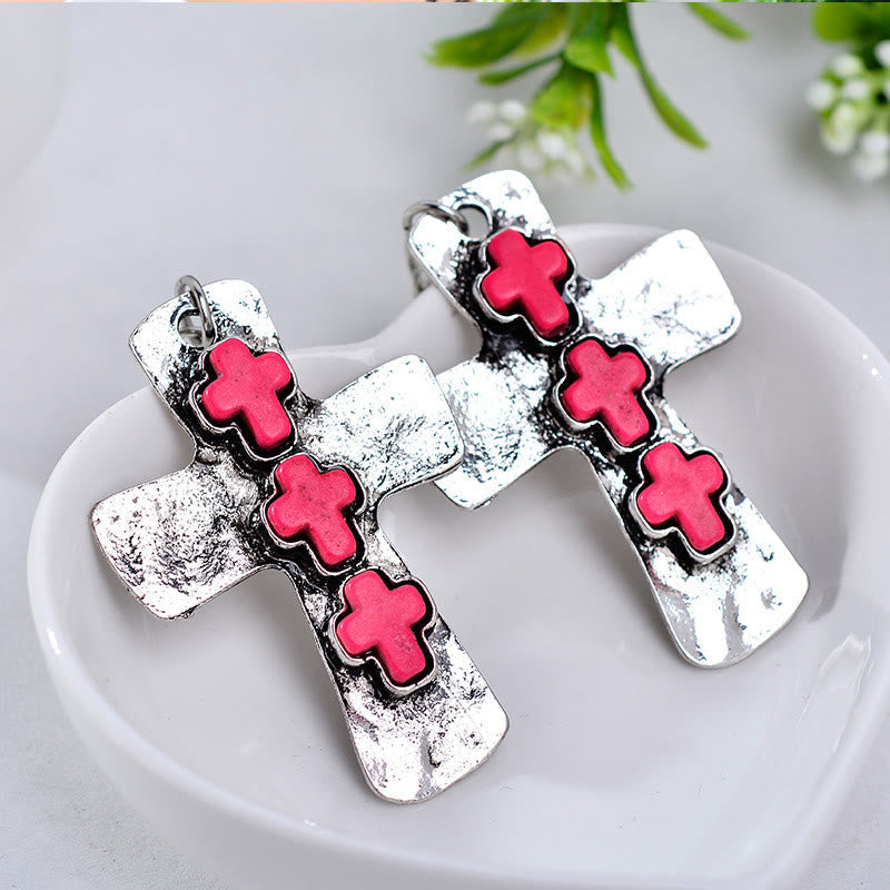 Pendientes Texturizados de Tres Cruces con Incrustaciones de Piedra: Símbolo de Fe y Protección