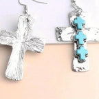 Pendientes Texturizados con Tres Cruces y Incrustaciones de Piedra: Símbolo de Fe y Protección VIP