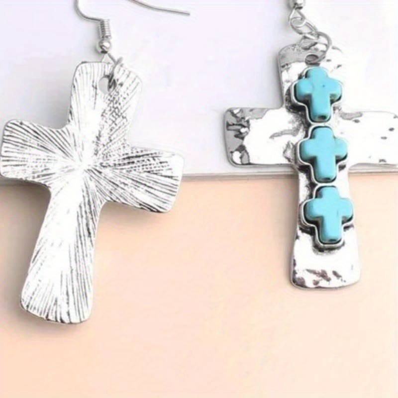 Pendientes Texturizados con Tres Cruces y Incrustaciones de Piedra: Símbolo de Fe y Protección VIP