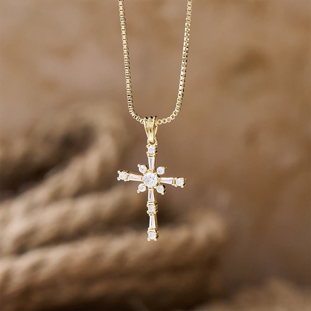 Collar de Cruz Incrustada de Piedras Brillantes: Un Símbolo de Protección Divina